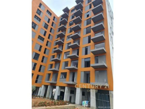 Tirane, shitet apartament 130.000