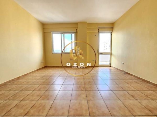 Tirane, jepet me qera apartament 1+1+A+BLK Kati 5, 75 m² 400 Euro (RRUGA E BARRIKADAVE)