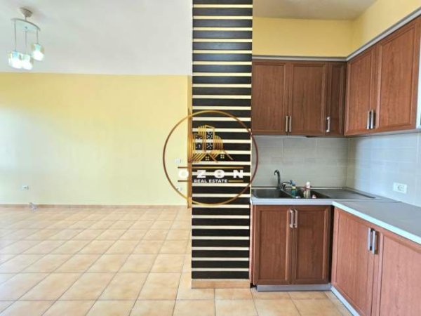 Tirane, jepet me qera apartament 1+1+A+BLK Kati 5, 75 m² 400 Euro (RRUGA E BARRIKADAVE)
