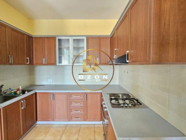 Tirane, jepet me qera apartament 1+1+A+BLK Kati 5, 75 m² 400 Euro (RRUGA E BARRIKADAVE)