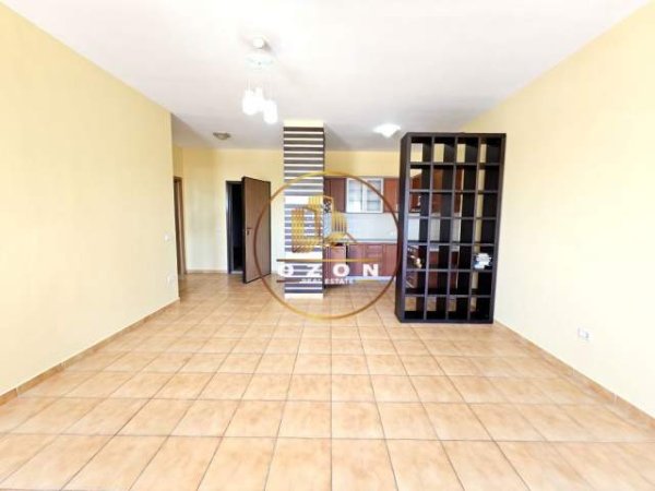 Tirane, jepet me qera apartament 1+1+A+BLK Kati 5, 75 m² 400 Euro (RRUGA E BARRIKADAVE)