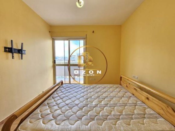 Tirane, jepet me qera apartament 1+1+A+BLK Kati 5, 75 m² 400 Euro (RRUGA E BARRIKADAVE)