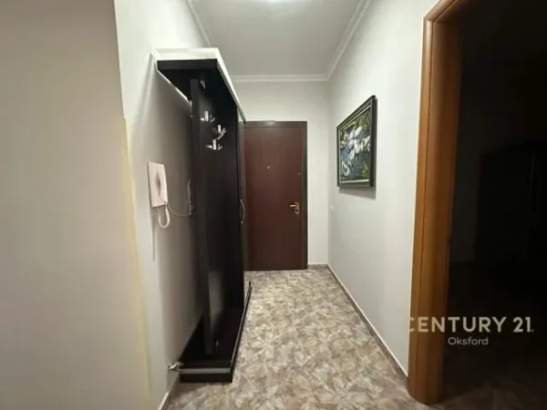 Tirane, Jepet me qira apartament 3+1+2 ne Rrugen Siri Kodra , Selvia.
