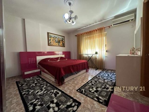 Tirane, Jepet me qira apartament 3+1+2 ne Rrugen Siri Kodra , Selvia.