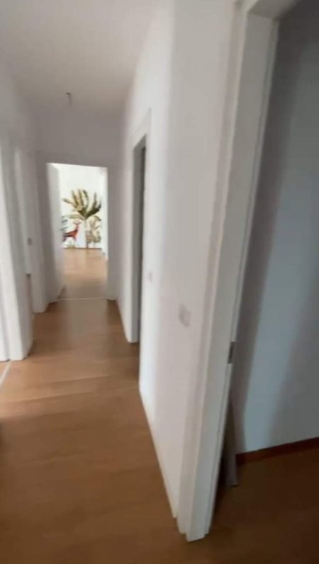 Tirane, jepet me qera zyre 132 m² 706 Euro (Don Bosko)