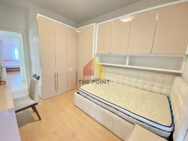 Tirane, jepet me qera apartament 3+1+BLK Kati 2, 130 m² 1.100 Euro (Rruga Myslym Shyri)