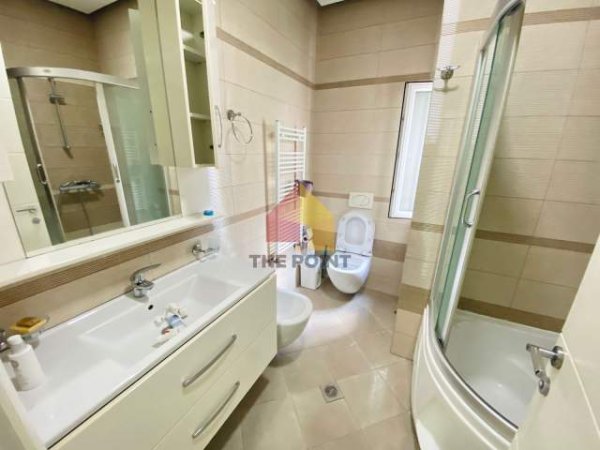 Tirane, jepet me qera apartament 3+1+BLK Kati 2, 130 m² 1.100 Euro (Rruga Myslym Shyri)