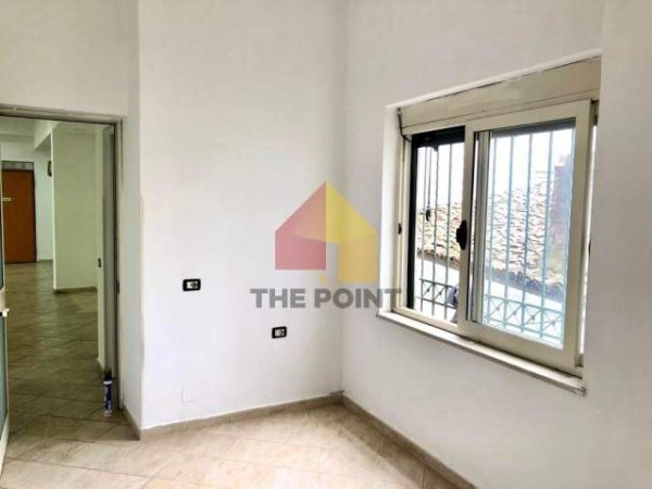 Tirane, jepet me qera ambjent biznesi Kati 0, 200 m² 1.600 Euro (Hoxha Tahsim)