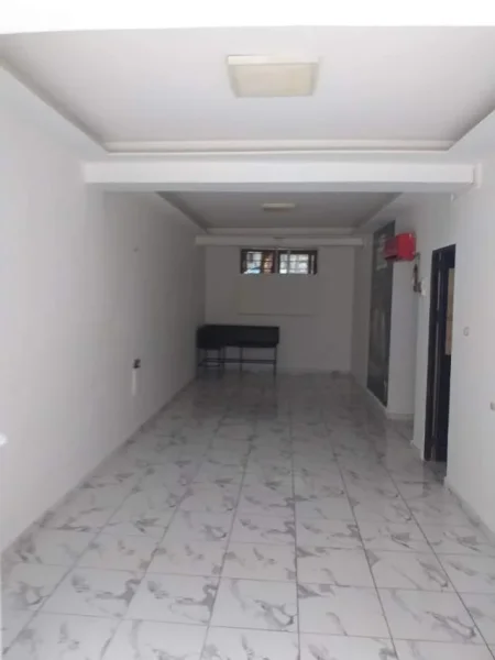 Tirane, jepet me qera dyqan Kati 0, 50 m² 35.000 Leke (rruga e Dibres)