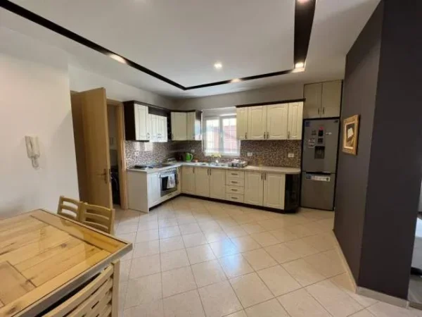 Tirane, jepet me qera apartament 2+1 Kati 2, 100 m² 600 Euro (Kodra e Diellit,Tirane)