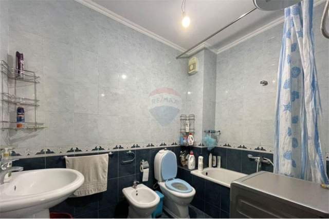 Tirane, jepet me qera apartament 107 m² 650 Euro (Rruga e Durresit)