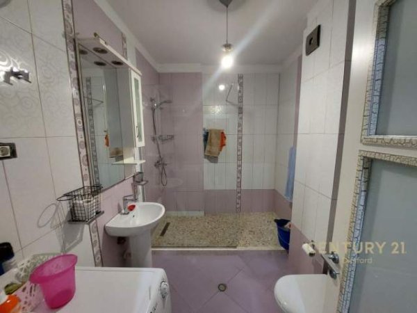 Tirane, jepet me qera apartament 2+1+A+BLK Kati 5, 104 m² 500 Euro (Bulevardi Migjeni)