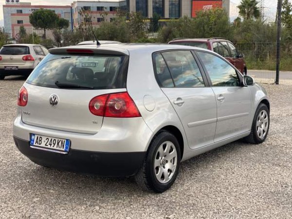 Tirane, shes makine Volkswagen Golf5 Viti 2007, 4.700 Euro