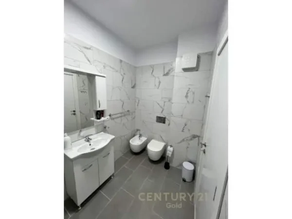 Tirane, jepet me qera apartament 1+1 Kati 2, 70 m² 750 Euro (Kika1)