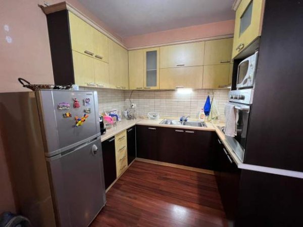 Tirane, shitet apartament Kati 7, 110 m² 143.000 Euro (kodra e diellit)
