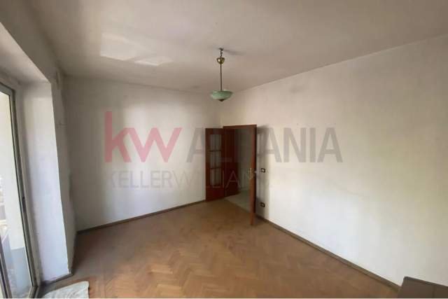 Tirane, jepet me qera ambjent biznesi Kati 2, 80 m² 750 Euro (myslym shyr)