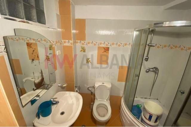 Tirane, jepet me qera ambjent biznesi Kati 2, 80 m² 750 Euro (myslym shyr)