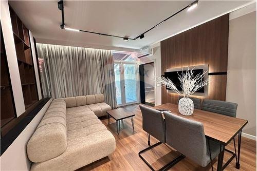 Tirane, jepet me qera apartament 2+1 Kati 4, 750 Euro