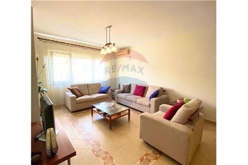 Tirane, jepet me qera 2+1 Kati 6, 600 Euro