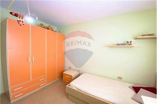 Tirane, jepet me qera 2+1 Kati 6, 600 Euro