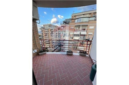 Tirane, jepet me qera 2+1 450 Euro
