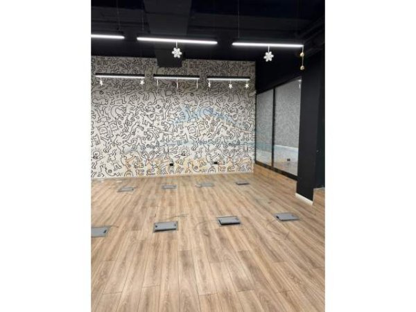 Tirane, jepet me qera zyre Kati 1, 103 m² 700 Euro (Rruga e Kavajes)