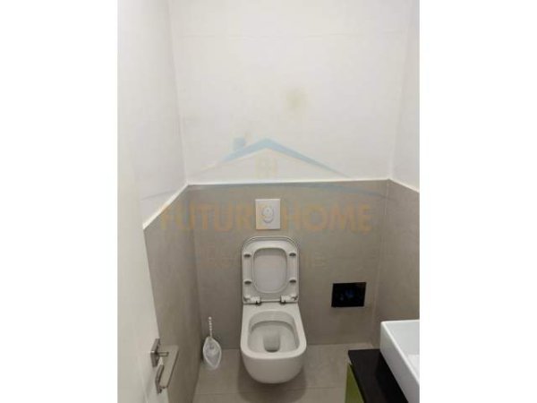Tirane, jepet me qera zyre Kati 1, 103 m² 700 Euro (Rruga e Kavajes)