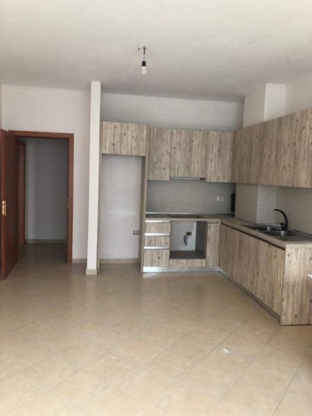 Tirane, jepet me qera apartament 2+1 Kati 2, 100 m² 35.000 Leke (prane Alpha Bank)