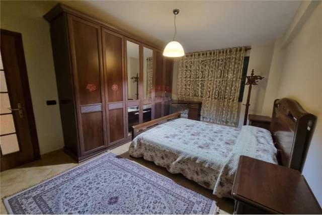 Tirane, jepet me qera apartament 2+1+BLK Kati 2, 111 m² 600 Euro (Skender Luarasi)