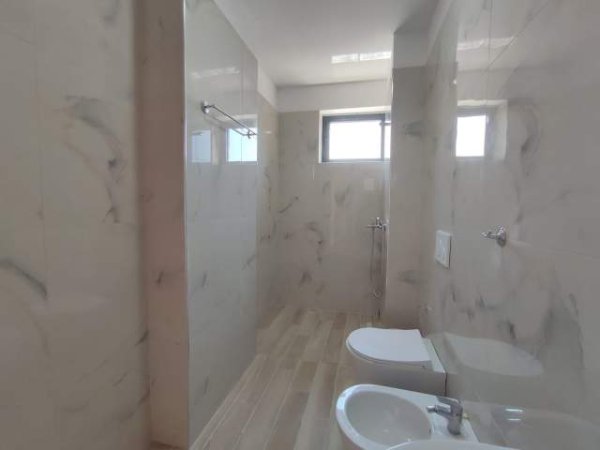 Tirane, jepet me qera apartament 2+1+BLK Kati 9, 87 m² 40.000 Leke (pallati Eglos)