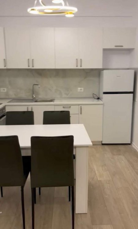 Tirane, jepet me qera apartament 1+1+A+BLK Kati 2, 90 m² 550 Euro (Liqeni i Thate)