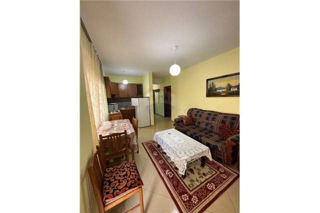 Tirane, jepet me qera apartament 1+1 400 Euro