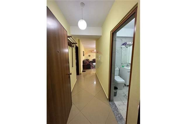 Tirane, jepet me qera apartament 1+1 400 Euro