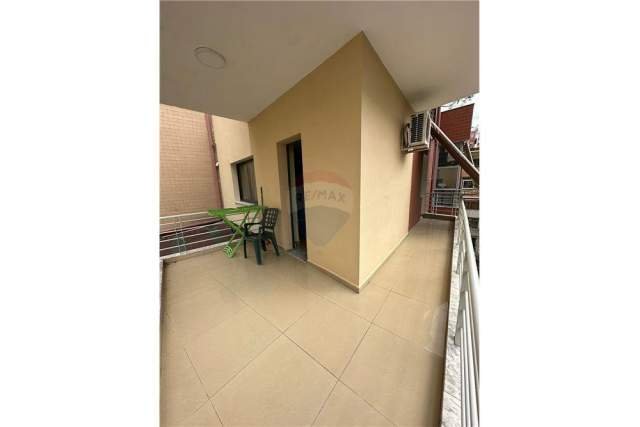 Tirane, jepet me qera apartament 1+1 400 Euro