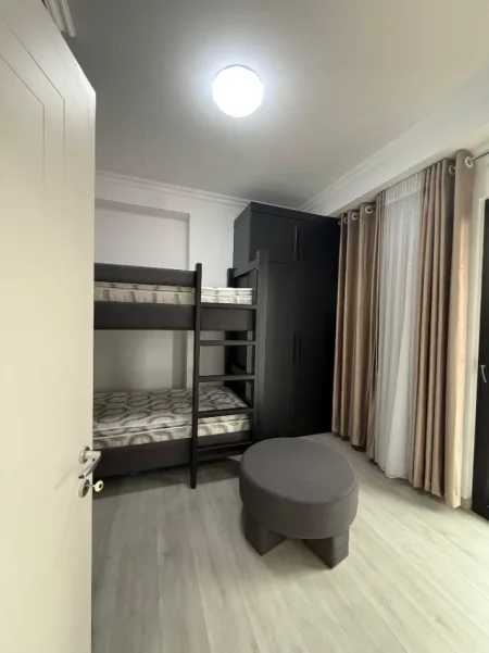 Tirane, jepet me qera apartament 2+1 , 120 m² 1.500 € (RRUGA E KAVAJES)