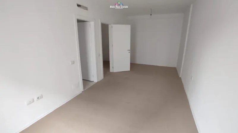 Tirane, jepet me qera zyre Kati 2, 106 m² 620 € (Porcelan, Kompleksi Erli)