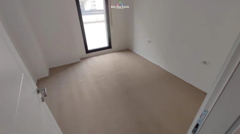 Tirane, jepet me qera zyre Kati 2, 106 m² 620 € (Porcelan, Kompleksi Erli)