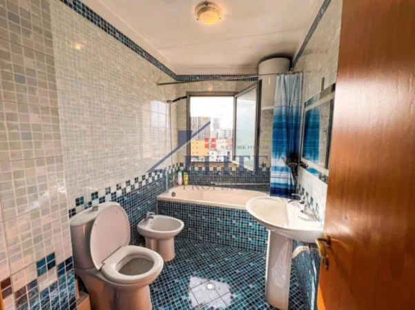 Tirane, jepet me qera apartament 2+1+Ballkon Kati 8, 100 m² 820 € (Zogu i Zi)