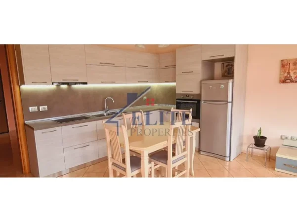 Tirane, jepet me qera apartament 2+1+Ballkon Kati 8, 100 m² 820 € (Zogu i Zi)