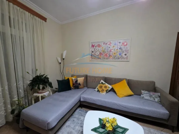 Tirane, shitet apartament 2+1+Ballkon Kati 4, 99 m² 268.000 € (Rruga Janos Hunyadi)