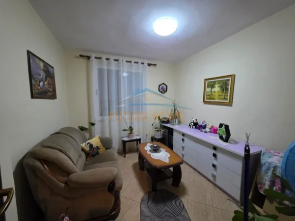 Tirane, shitet apartament 2+1+Ballkon Kati 4, 99 m² 268.000 € (Rruga Janos Hunyadi)