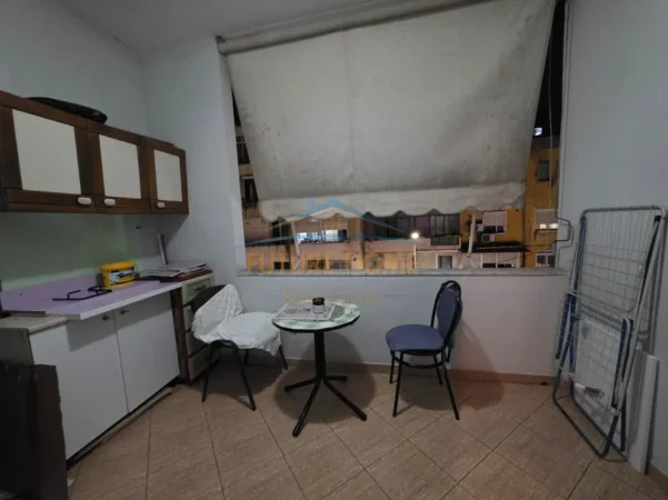 Tirane, shitet apartament 2+1+Ballkon Kati 4, 99 m² 268.000 € (Rruga Janos Hunyadi)