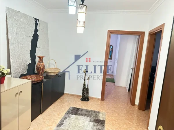 Tirane, jepet me qera apartament 2+1+Ballkon Kati 3, 115 m² 730 € (Don Bosko)