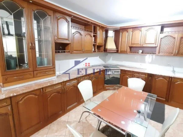 Tirane, jepet me qera apartament 2+1+Ballkon Kati 3, 115 m² 730 € (Don Bosko)