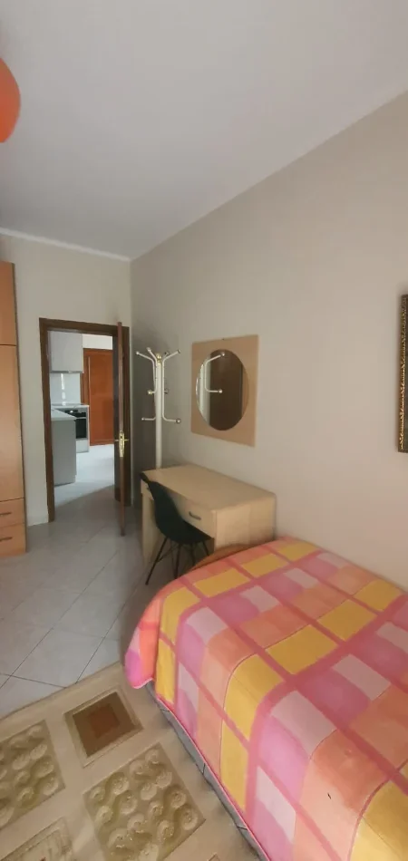 Tirane, jepet me qera apartament 2+1+Aneks+Ballkon Kati 3, 100 m² 550 € (Rruga Kont Leopold Bertold)