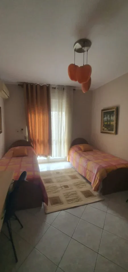 Tirane, jepet me qera apartament 2+1+Aneks+Ballkon Kati 3, 100 m² 550 € (Rruga Kont Leopold Bertold)