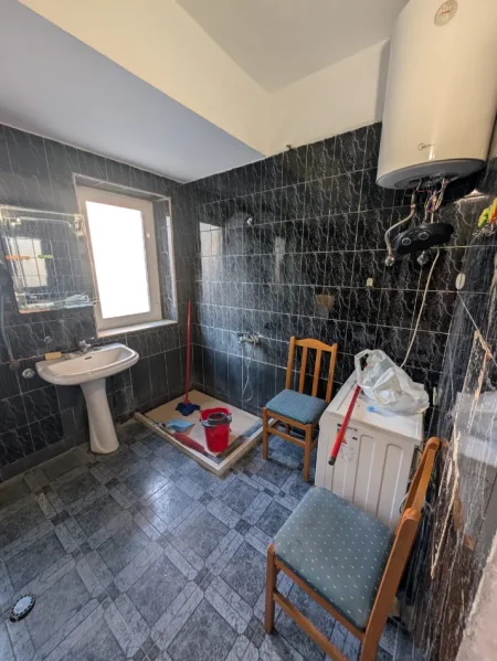 Tirane, jepet me qera apartament 2+1 , 100 m² 600 € (Ali Demi)