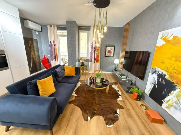 Tirane, jepet me qera apartament 1+1 Kati 6, 77 m² 800 € (21 Dhjetori, prane Mozaikut)