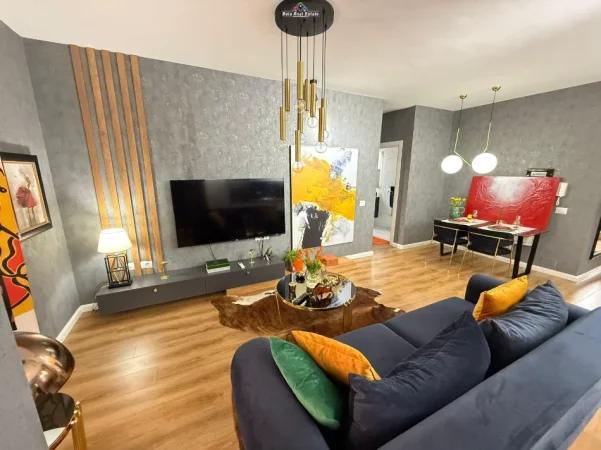 Tirane, jepet me qera apartament 1+1 Kati 6, 77 m² 800 € (21 Dhjetori, prane Mozaikut)