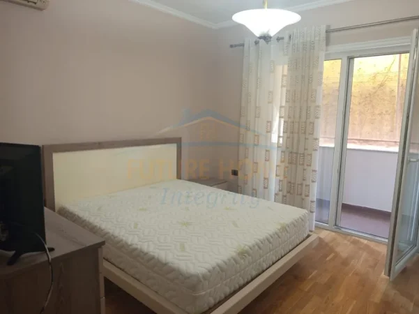 Tirane, jepet me qera apartament 1+1 Kati 3, 65 m² 630 € (rruga hoxha tahsim)